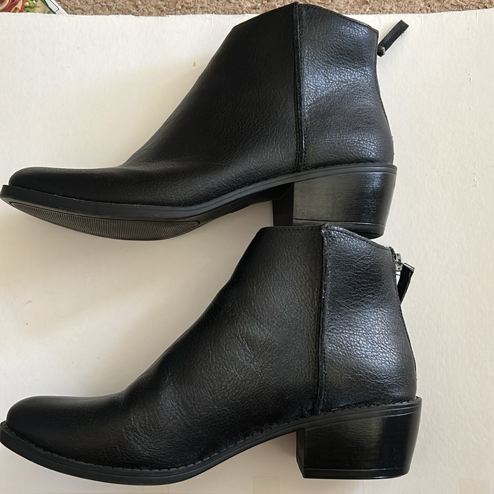 Dolcetta Black Leather Boots Ankle-Height Classic Design